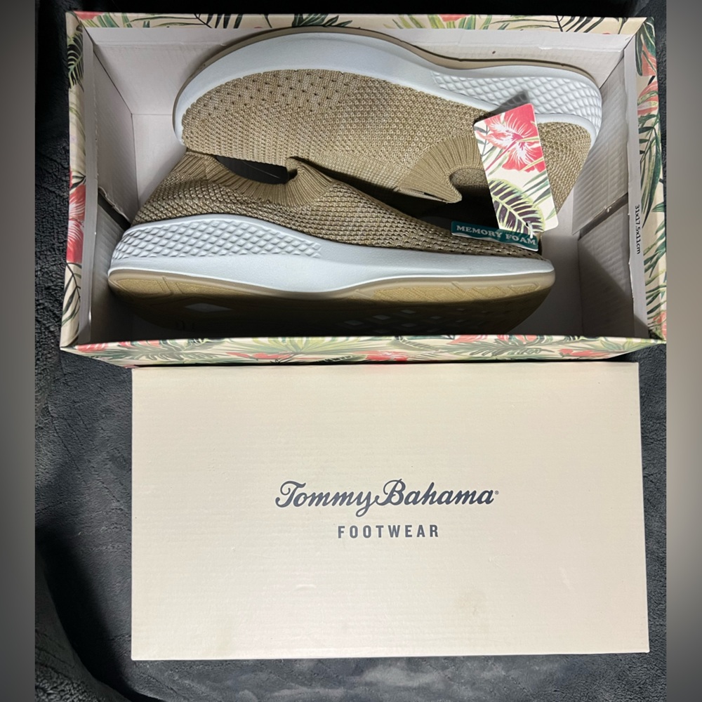 Tommy Bahama slides NEW IN BOX